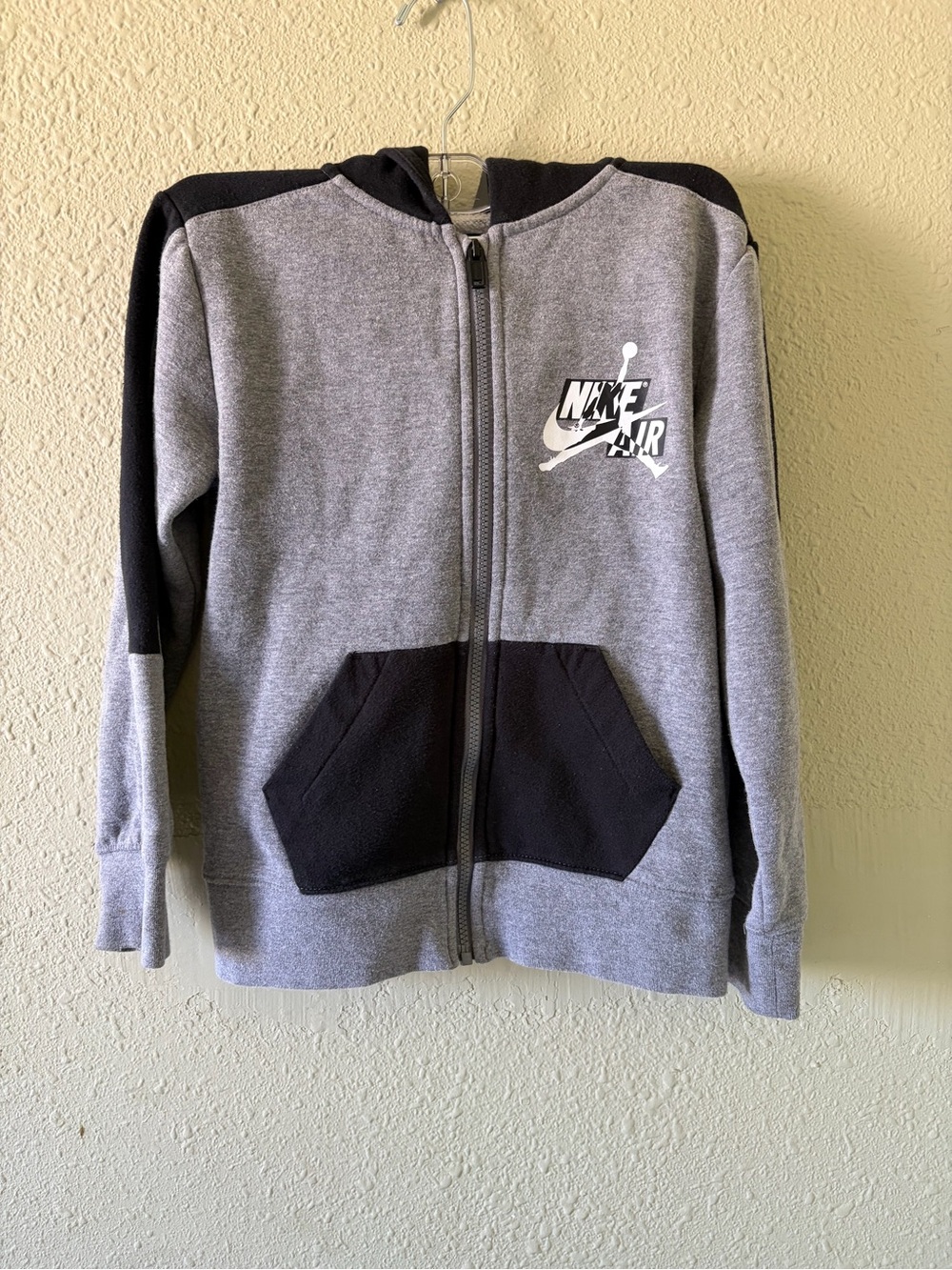 Nike Gray and Black Zip Hoodie Jacket Boy’s Size S